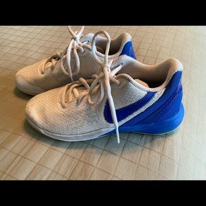 Kyrie Irving Nike boys basketball shoes size 3